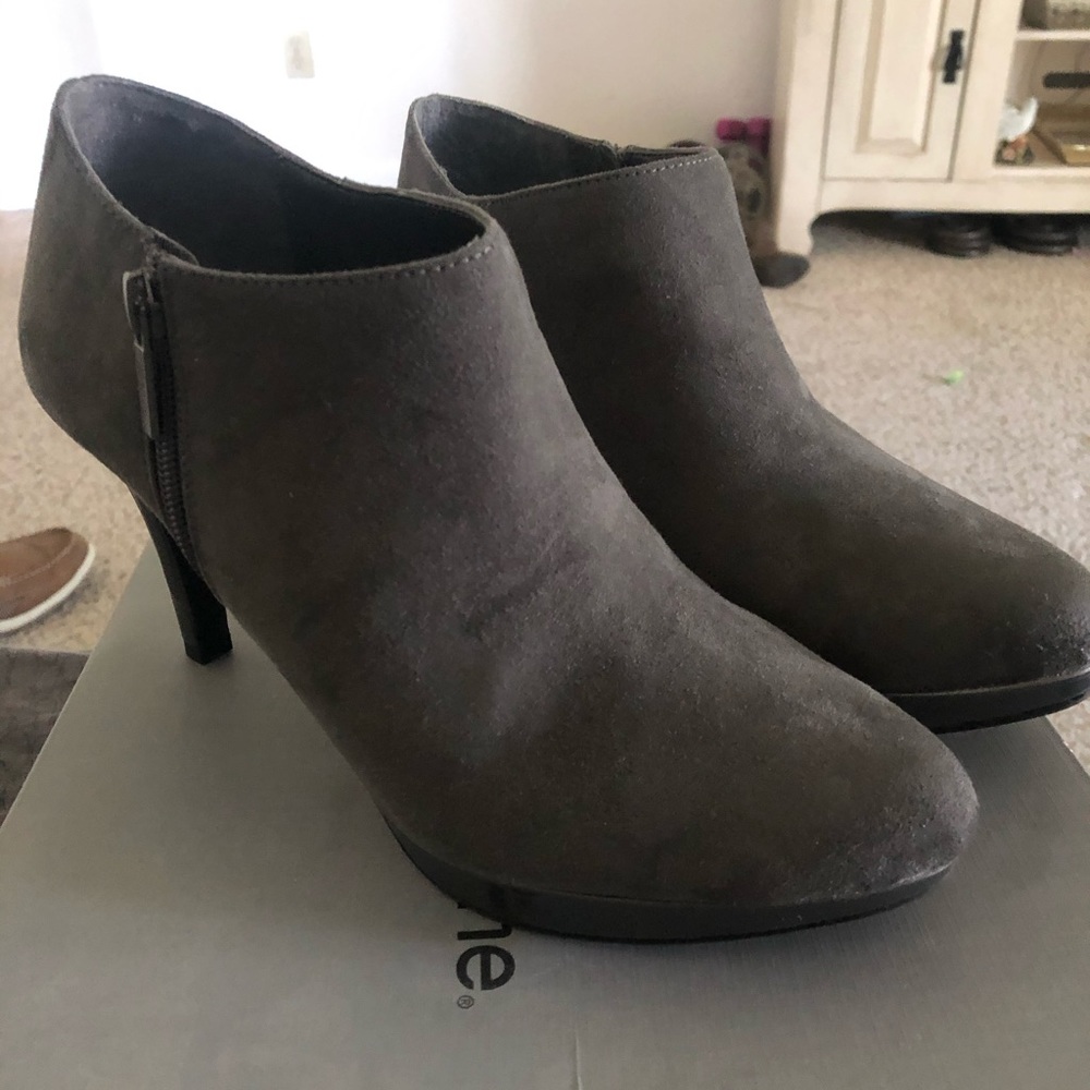 Cute gray Liz Claiborne booties